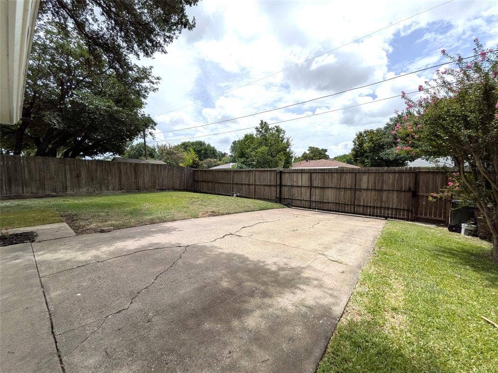 1400 Oakhill Drive, Plano, TX 75075 1400 Oakhill Drive, Plano, TX 75075