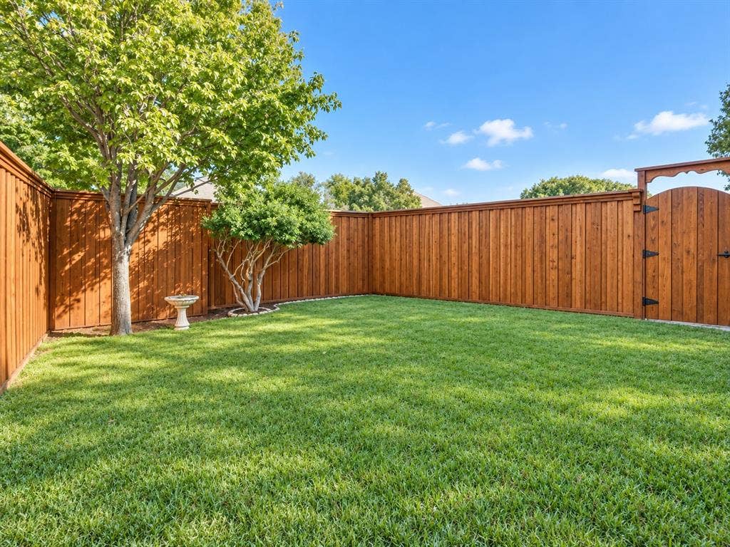 4705 Holly Berry Drive, Plano, TX 75093 4705 Holly Berry Drive, Plano, TX 75093