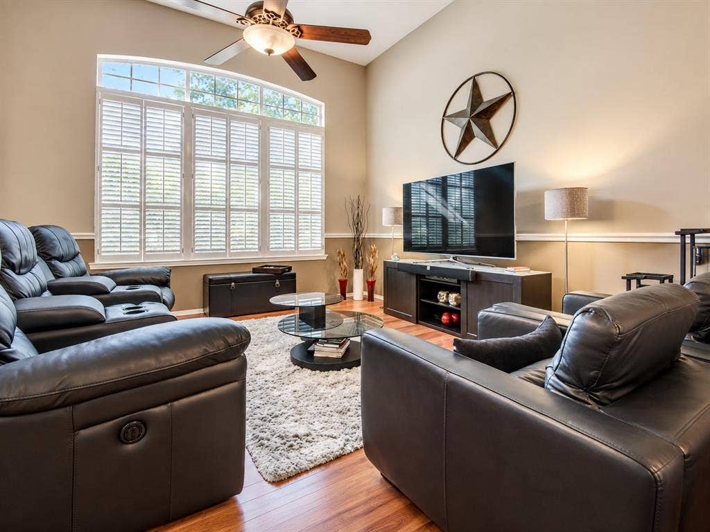 4705 Holly Berry Drive, Plano, TX 75093 4705 Holly Berry Drive, Plano, TX 75093