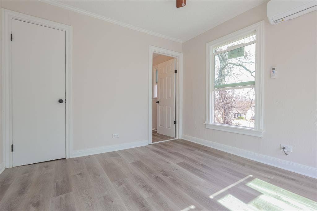 1704 Ethel Avenue, #B, Waco, TX 76707 Neutral wall paint with crown molding