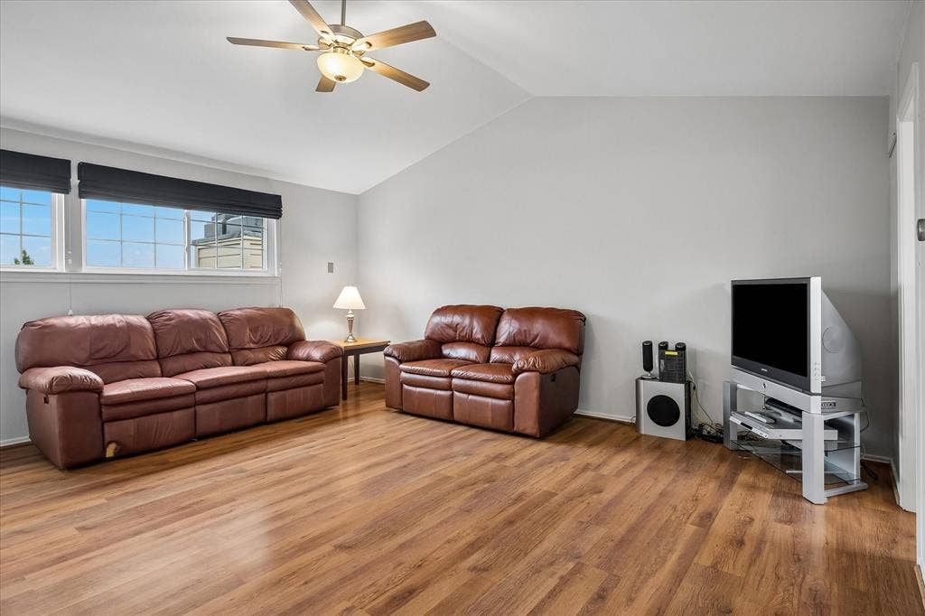 14277 Preston Road, #1028, Dallas, TX 75254 Ensuite bathroom & large walk in closet.