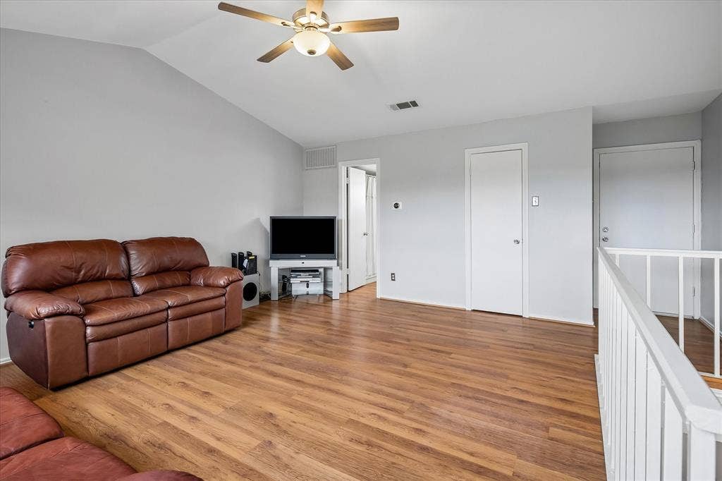 14277 Preston Road, #1028, Dallas, TX 75254 Ensuite bathroom & large walk in closet.