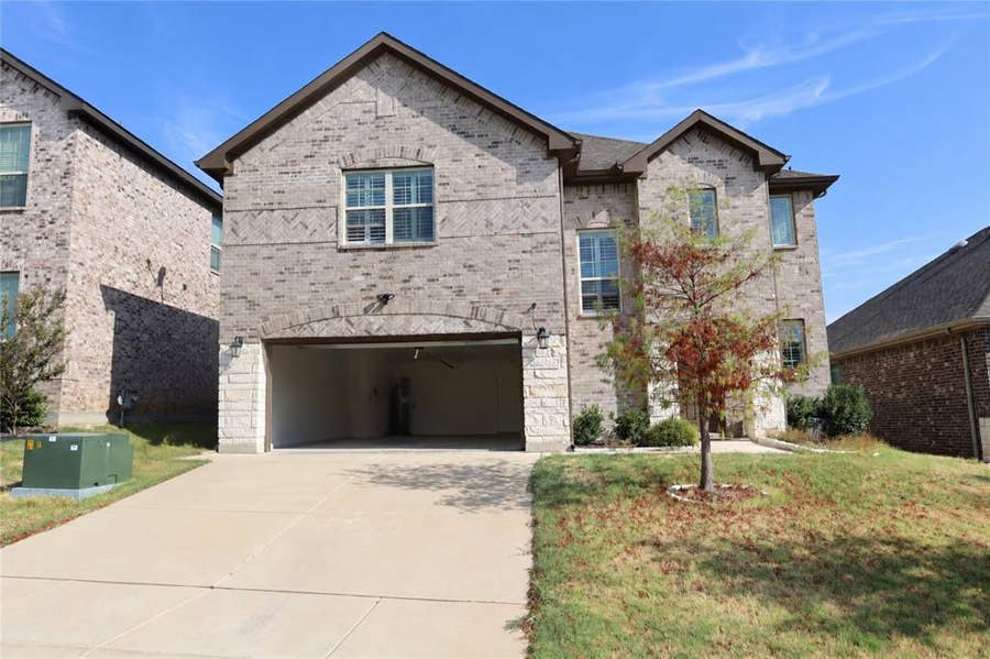 Property photo for 8208 Leopard Pass, Godley, TX