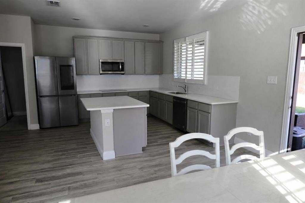 8208 Leopard Pass, Godley, TX 76044
