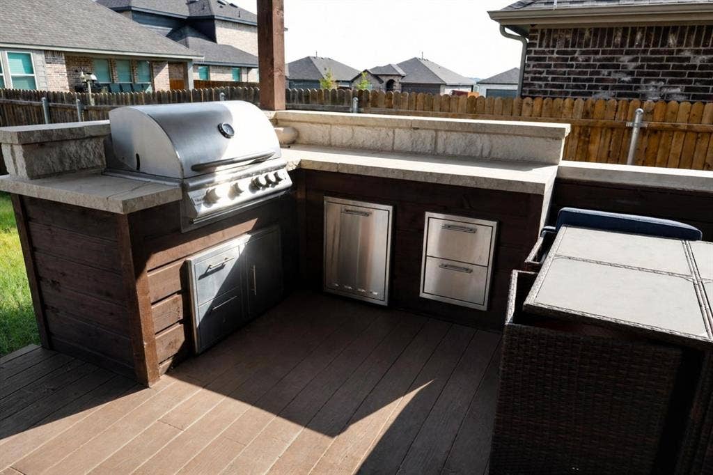 8208 Leopard Pass, Godley, TX 76044