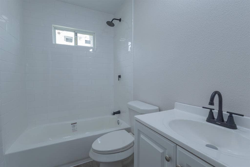 1716 Ethel Avenue, #1714, 1718, 1720, Waco, TX 76707 White subway tile shower surround with a built-in window