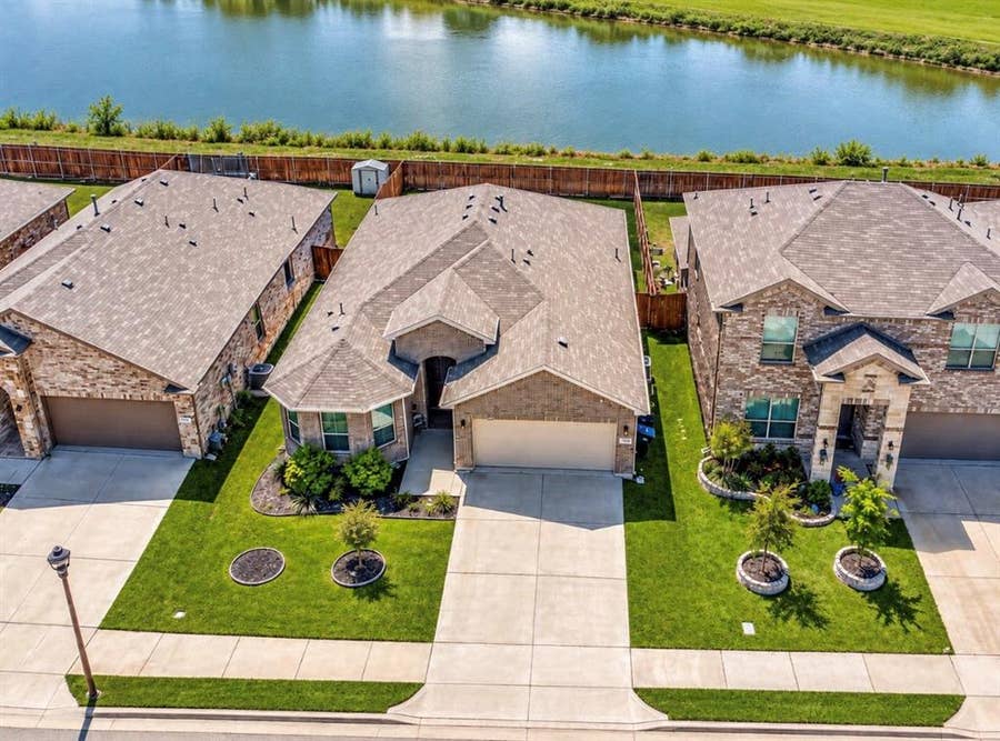 Property photo for 221 Oldcastle Way, Fort Worth, TX