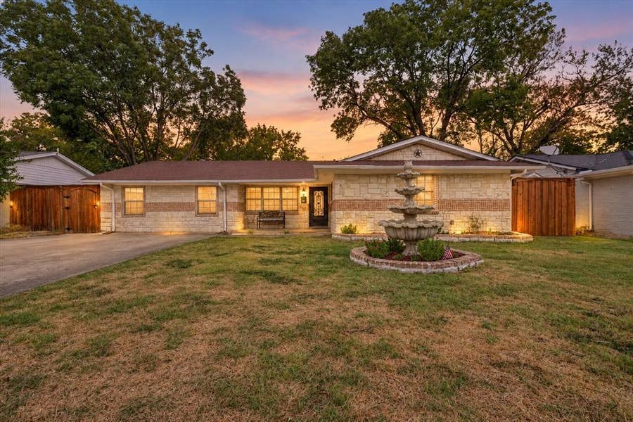 Property photo for 2983 Amber Lane, Farmers Branch, TX