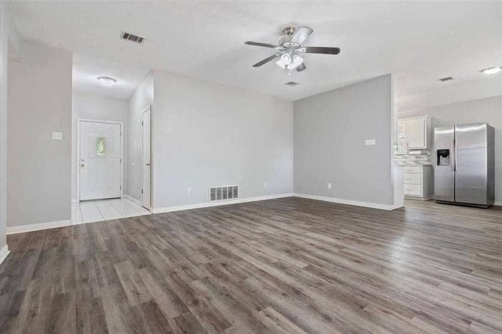 706 Rolling Hills Drive, Hewitt, TX 76643