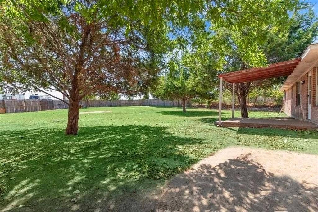 706 Rolling Hills Drive, Hewitt, TX 76643