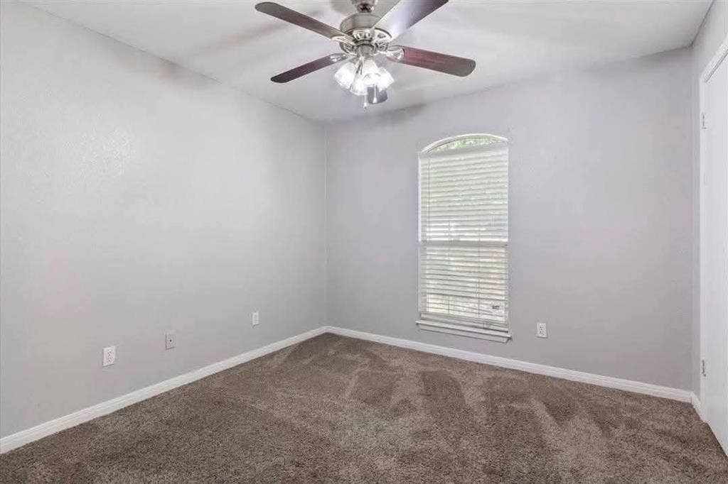 706 Rolling Hills Drive, Hewitt, TX 76643