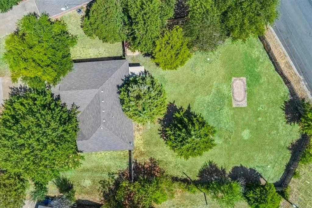 706 Rolling Hills Drive, Hewitt, TX 76643