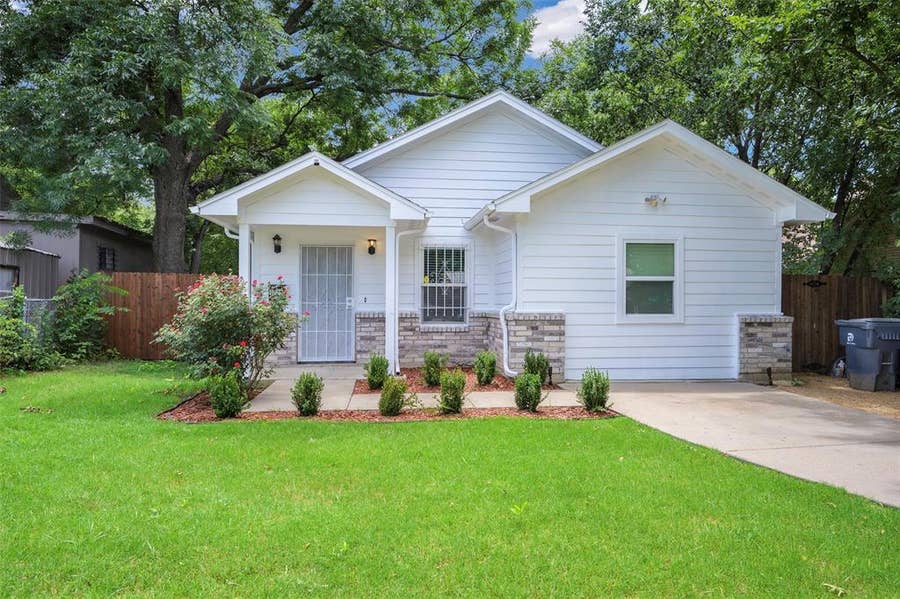 Property photo for 1226 E Woodin Boulevard, Dallas, TX