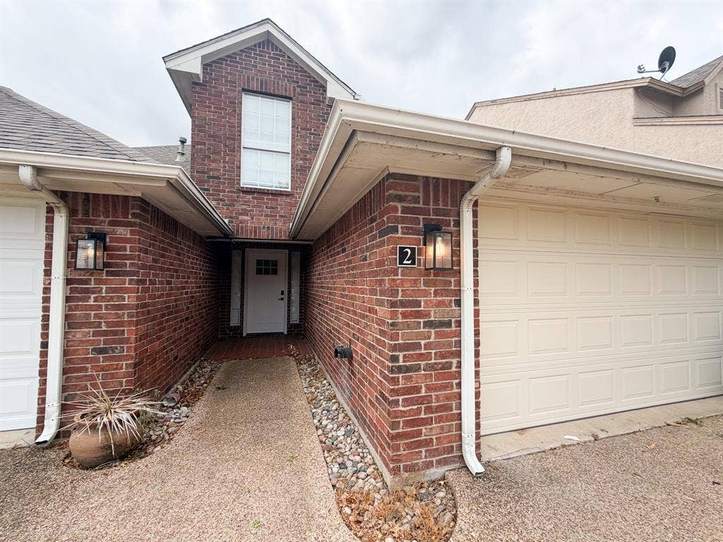 2 Country Club Place, Waxahachie, TX 75165 2 Country Club Place, Waxahachie, TX 75165