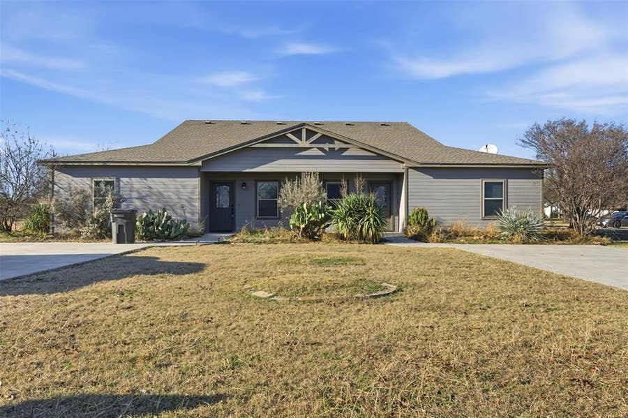 Property photo for 101 W Capps Street, #B, Rio Vista, TX