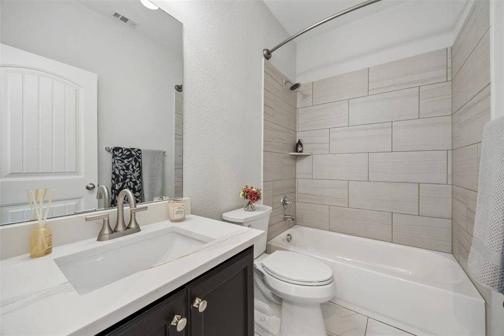 1409 Ellis Lane, Aubrey, TX 76227 Full Bathroom