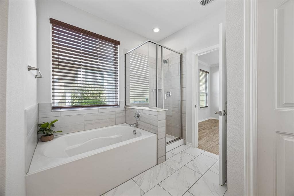 1409 Ellis Lane, Aubrey, TX 76227 Primary Ensuite Bathroom