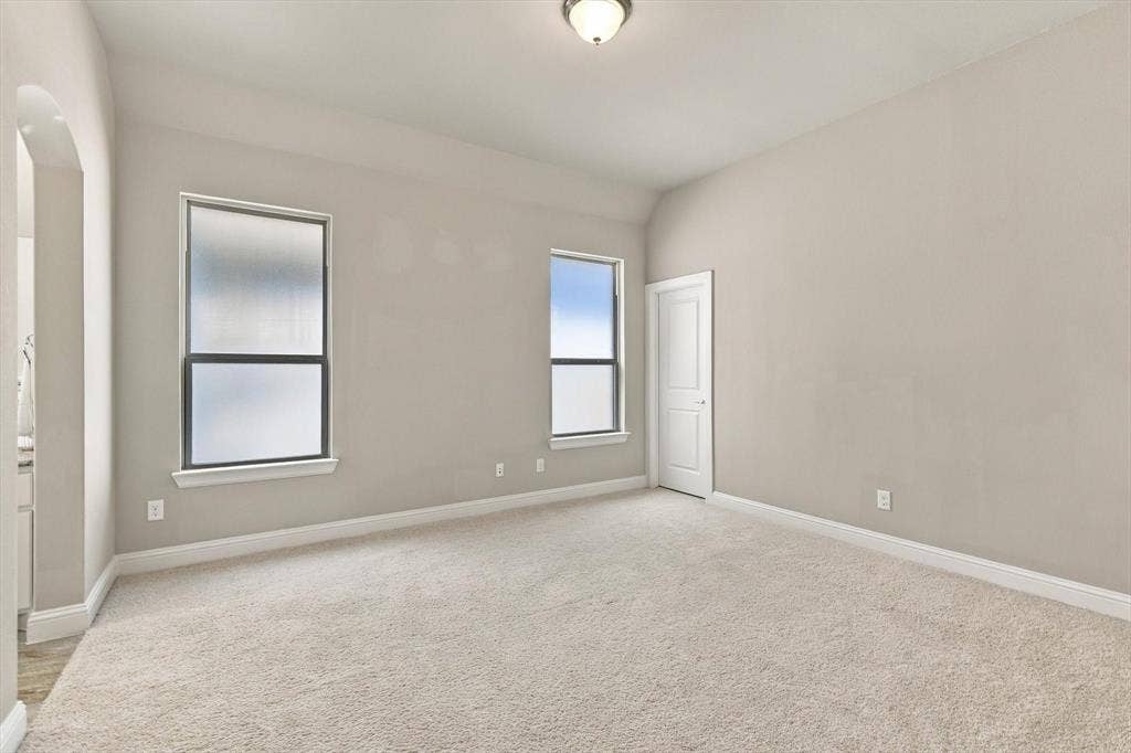 6200 Corsica Way, Plano, TX 75024 Upstairs bedroom with walk-in closet