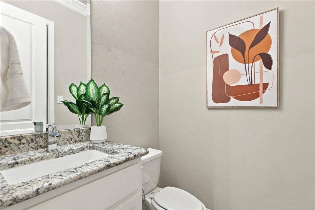 6200 Corsica Way, Plano, TX 75024 First floor half bath