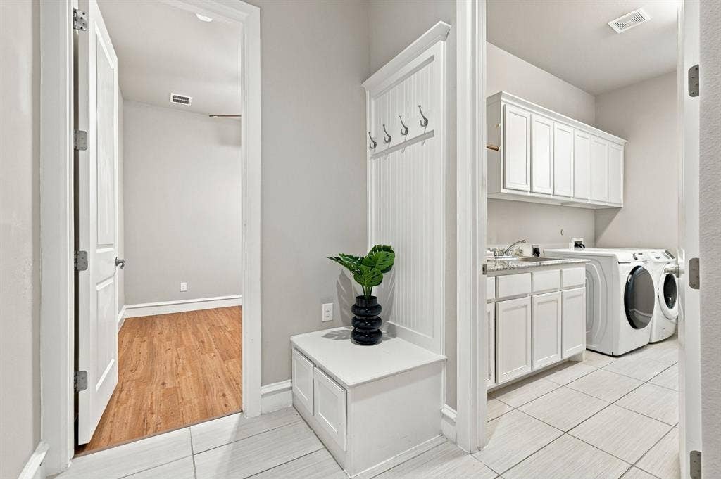 6200 Corsica Way, Plano, TX 75024 Built-in cubby area outside the laundry room