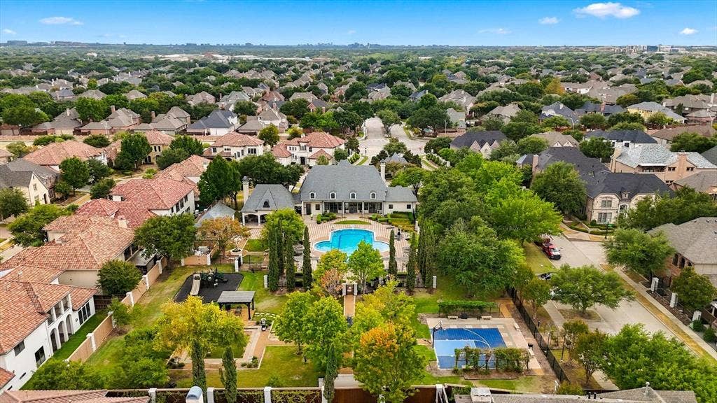 6200 Corsica Way, Plano, TX 75024 Community clubhouse, pool, sports court, playground and more