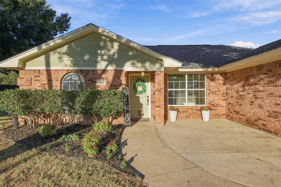 Property photo for 304 Sage Trail, Springtown, TX