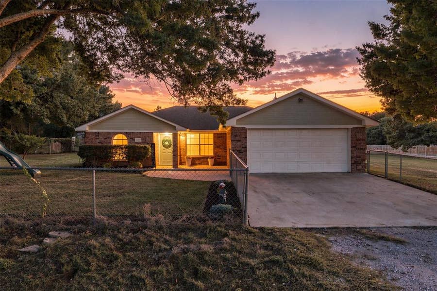 Property photo for 304 Sage Trail, Springtown, TX