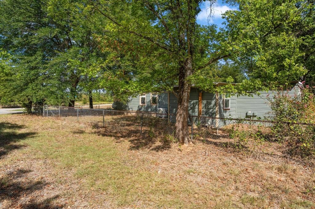718 Suncrest Drive, Tool, TX 75143 718 Suncrest Drive, Tool, TX 75143