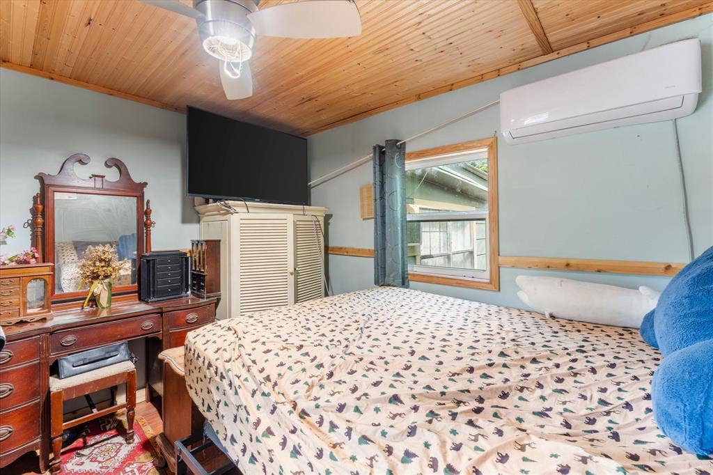 718 Suncrest Drive, Tool, TX 75143 718 Suncrest Drive, Tool, TX 75143