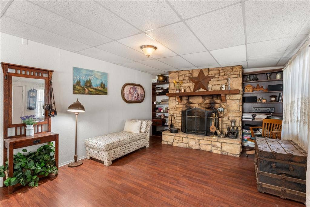718 Suncrest Drive, Tool, TX 75143 718 Suncrest Drive, Tool, TX 75143