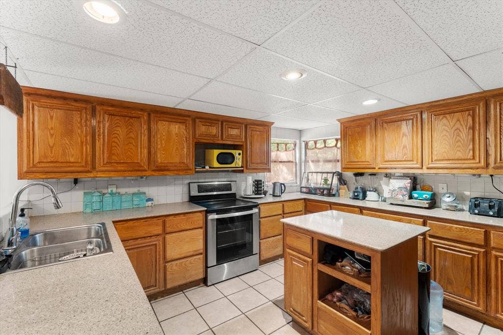 718 Suncrest Drive, Tool, TX 75143 718 Suncrest Drive, Tool, TX 75143