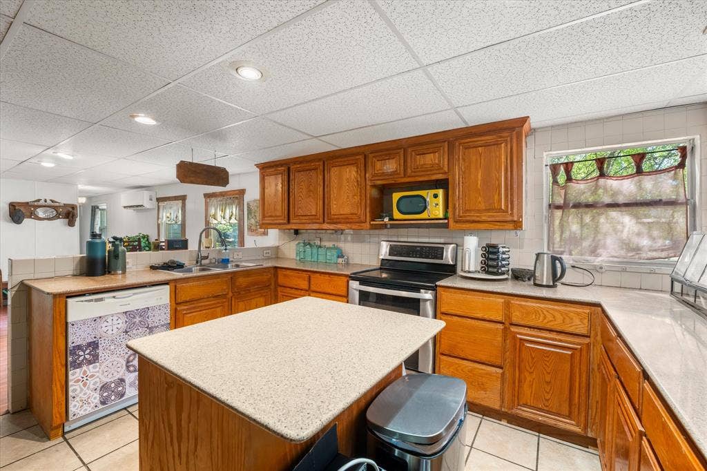 718 Suncrest Drive, Tool, TX 75143 718 Suncrest Drive, Tool, TX 75143