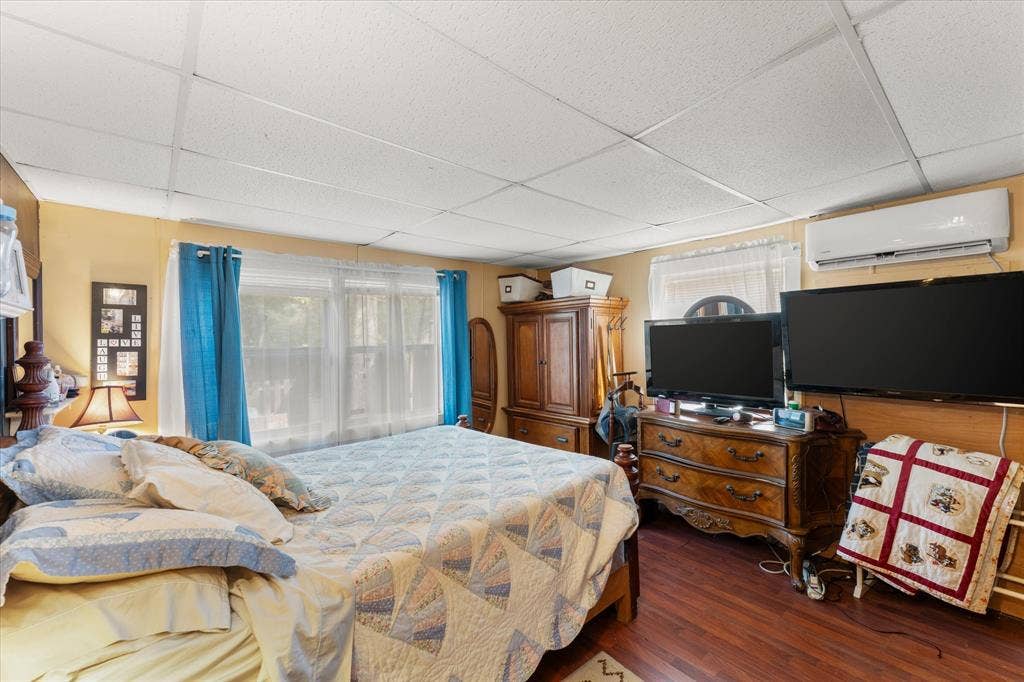 718 Suncrest Drive, Tool, TX 75143 718 Suncrest Drive, Tool, TX 75143