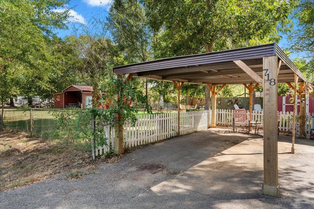 718 Suncrest Drive, Tool, TX 75143 718 Suncrest Drive, Tool, TX 75143