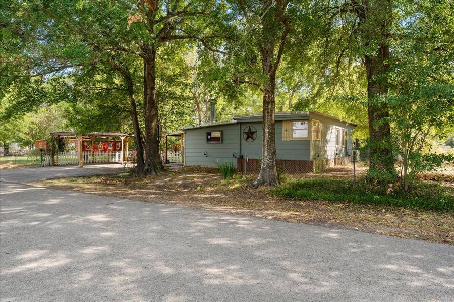 Property photo for 718 Suncrest Drive, Tool, TX