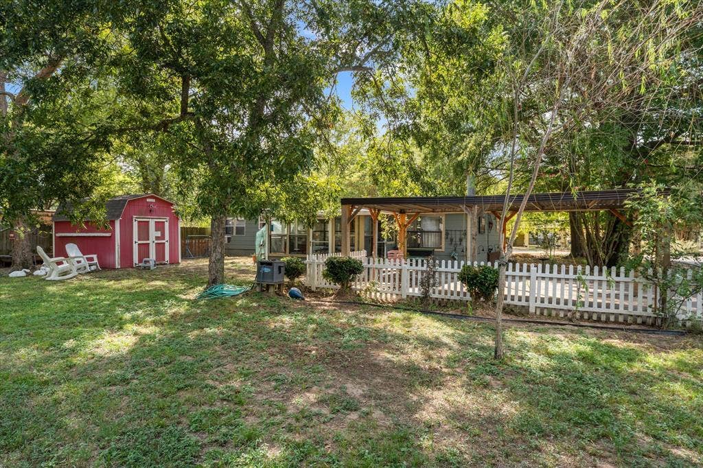 718 Suncrest Drive, Tool, TX 75143 718 Suncrest Drive, Tool, TX 75143