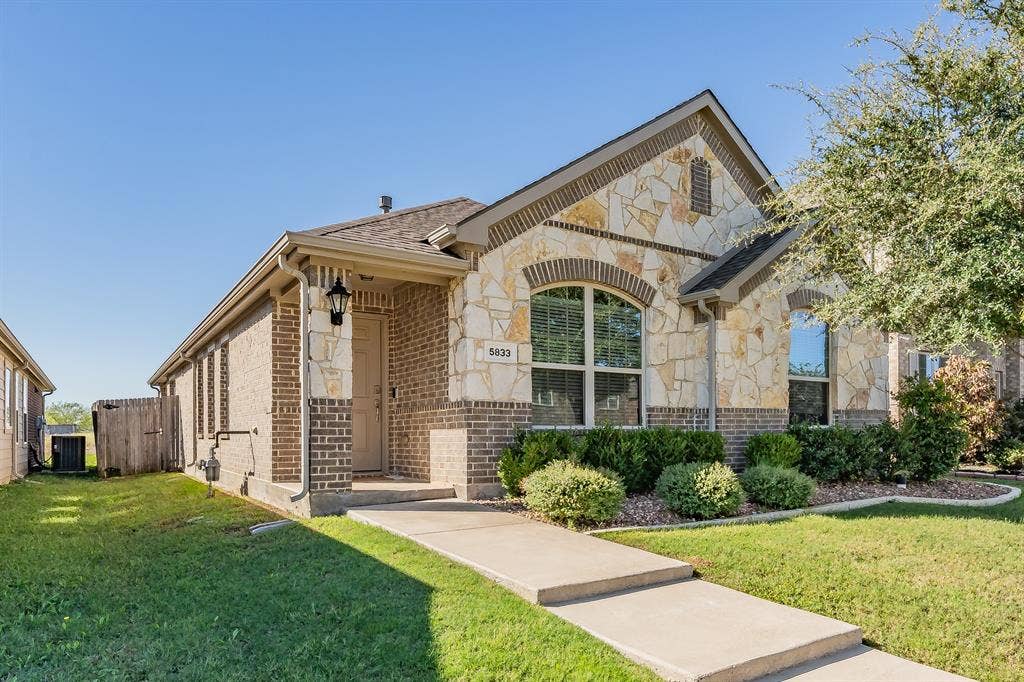 5833 Dew Plant Way, Fort Worth, TX 76123