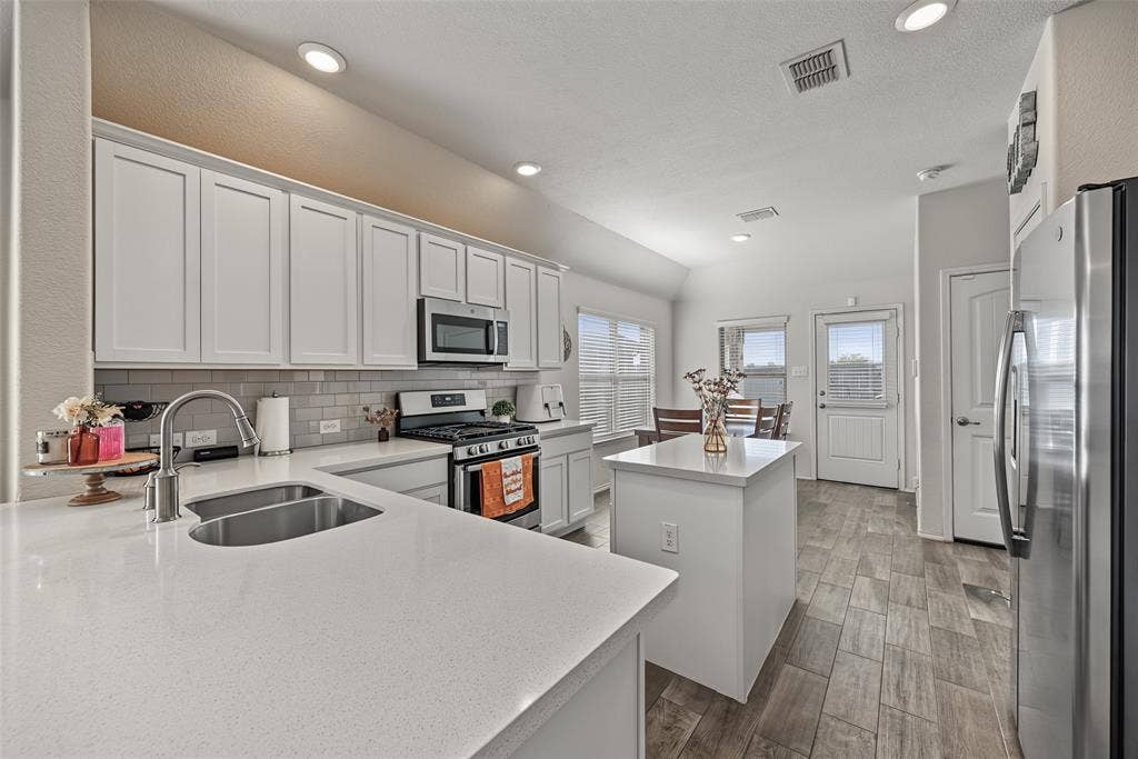 5833 Dew Plant Way, Fort Worth, TX 76123