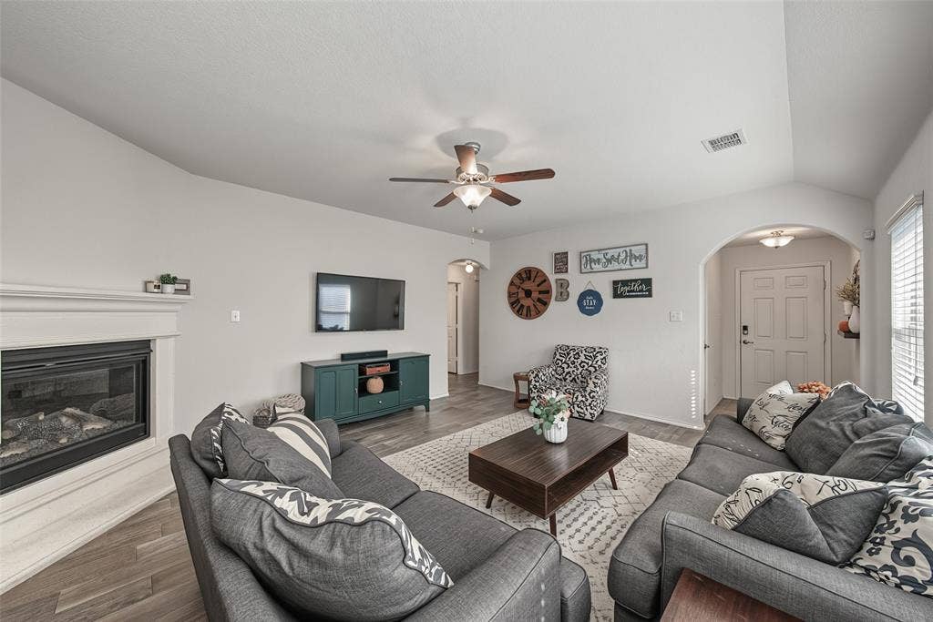 5833 Dew Plant Way, Fort Worth, TX 76123