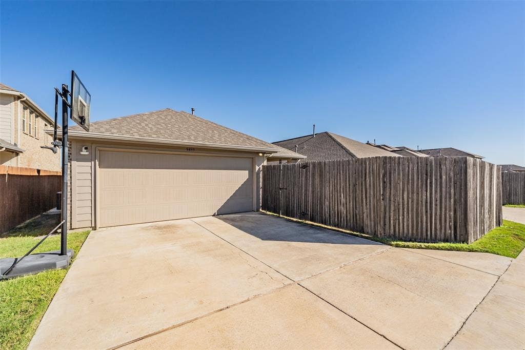 5833 Dew Plant Way, Fort Worth, TX 76123