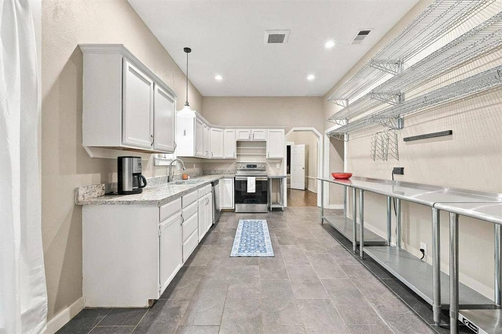 806 W Gandy Street, Denison, TX 75020