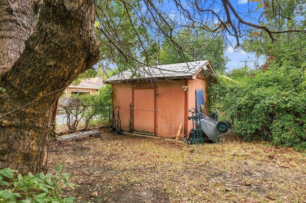 806 W Gandy Street, Denison, TX 75020