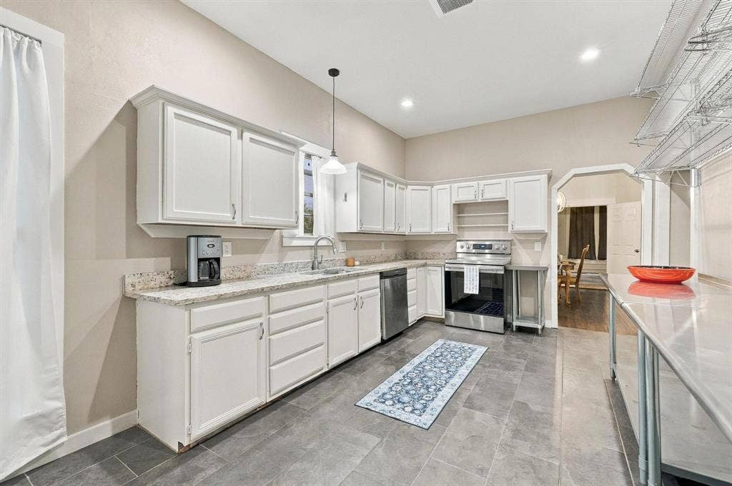 806 W Gandy Street, Denison, TX 75020
