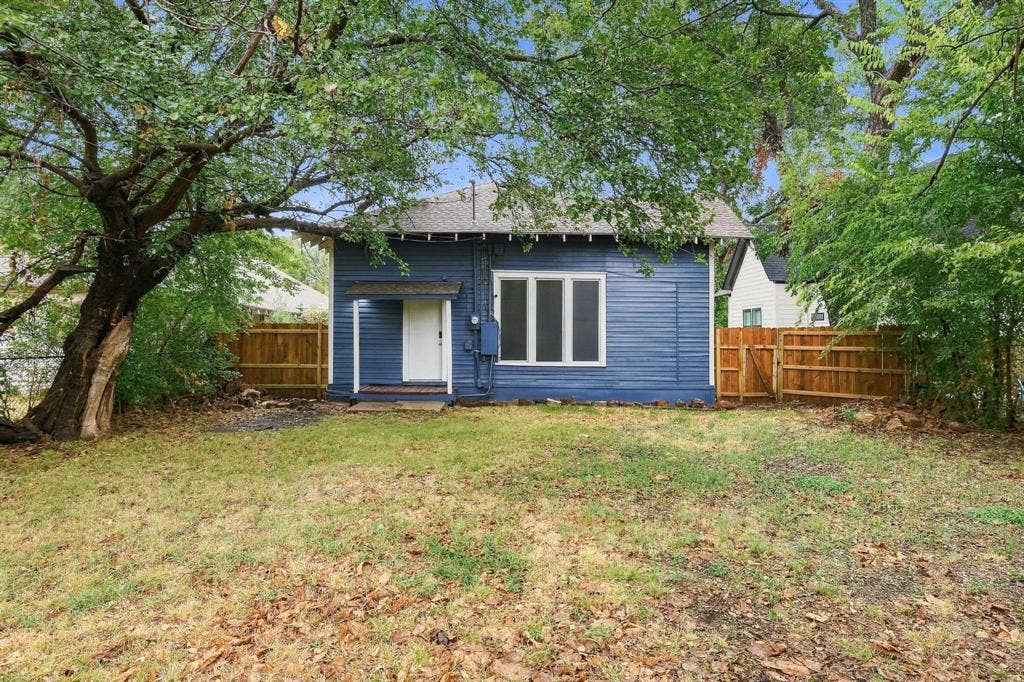 806 W Gandy Street, Denison, TX 75020