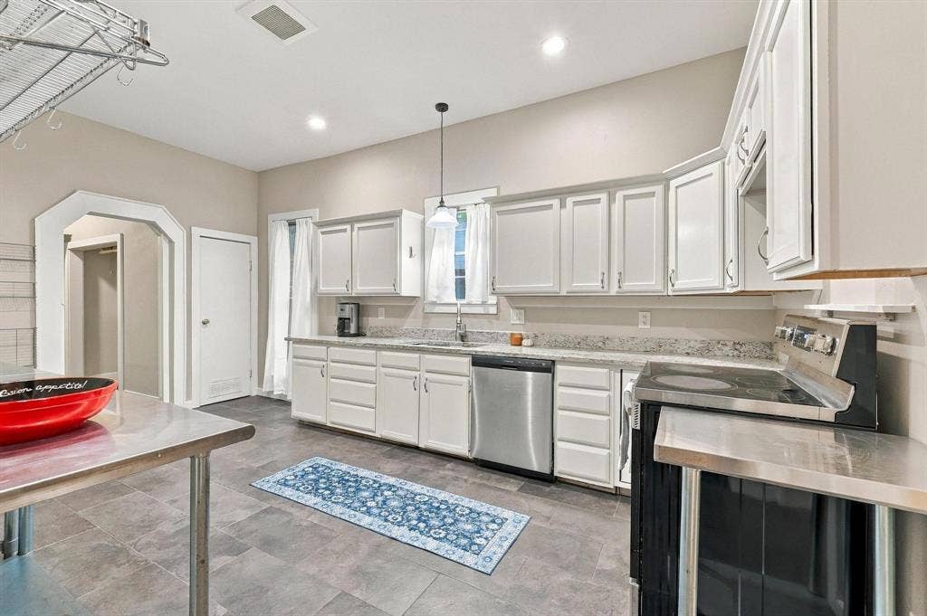 806 W Gandy Street, Denison, TX 75020