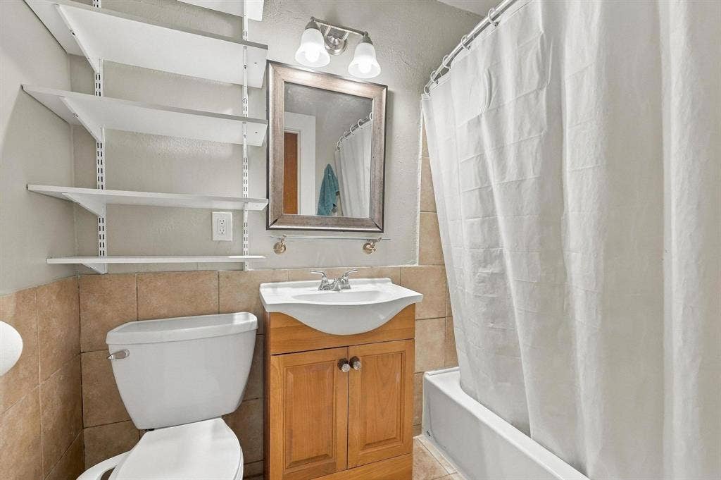 806 W Gandy Street, Denison, TX 75020