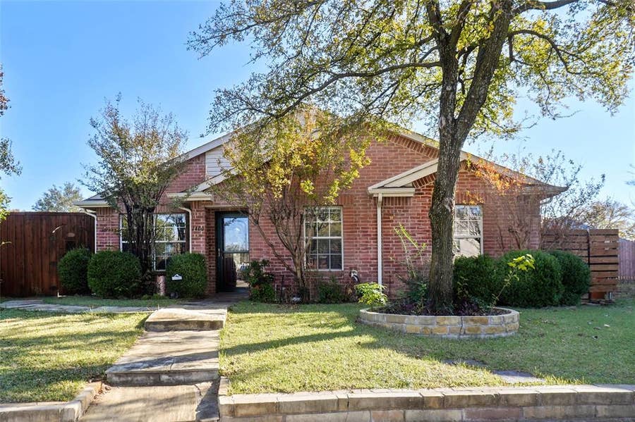 Property photo for 1400 Di Orio Drive, Lewisville, TX
