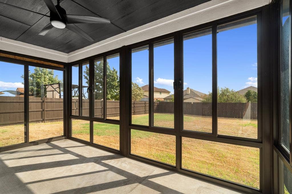10108 Parker Springs Drive, Waco, TX 76708 Enclosed patio featuring a ceiling fan, concrete flooring, and multiple window panels