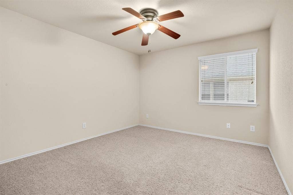10108 Parker Springs Drive, Waco, TX 76708 Recessed window with blinds, overhead ceiling fan with lighting, and neutral carpeting