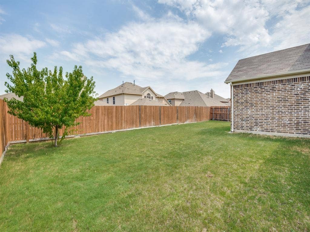 2405 Playa Del Mar Drive, Little Elm, TX 75068